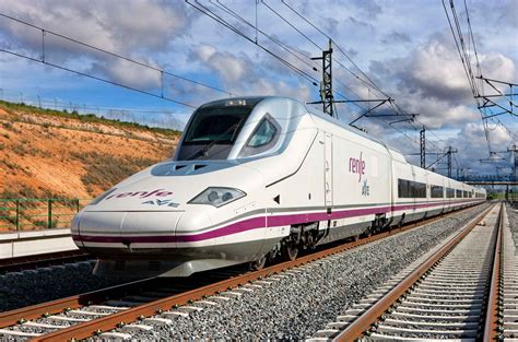 Alicante to Fuengirola train from $57 (€50) with Renfe AVE